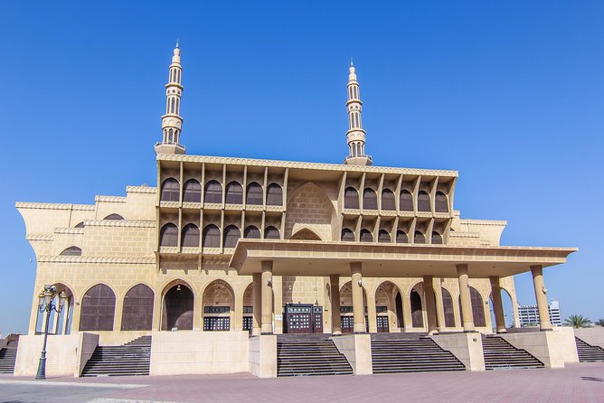 Sharjah City Sightseeing Tour - The Pearl of the Gulf - Souq Al Arsah and Souq Al Markazi: souvenirs with personality