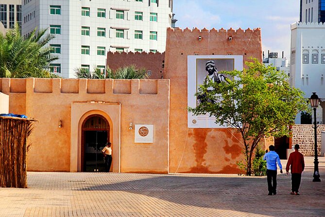 Sharjah City Tour from Dubai - Al Arsa souk and Al Markazi souk: shopping, but with a route plan