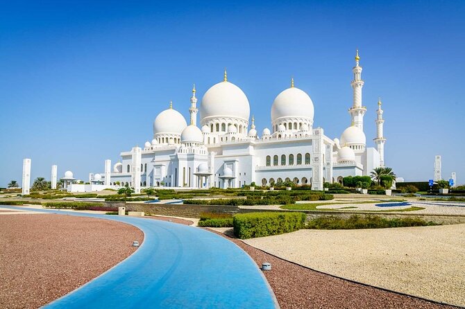 Sheikh Zayed Grand Mosque with Ferrari World from Dubai - Sheikh Zayed Grand Mosque Center: your architecture stop, with real capacity to match