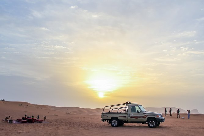 Sunrise Desert Safari with Wildlife Experience from Dubai - Picnic breakfast in the dunes, plus coffee and tea the right way