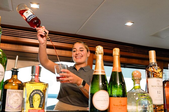 Sunseeker Superyacht: VIP Dining, Premium Drinks & Music - Drinks, bubbly, and the small details that make it feel VIP