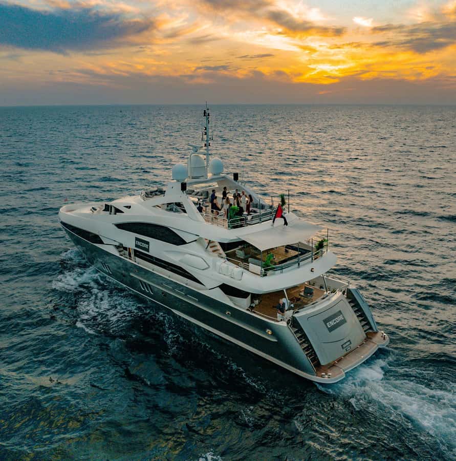 Sunseeker Superyacht: VIP Dinner, Premium Drinks& Live Music - Price and value: why $273 can make sense here