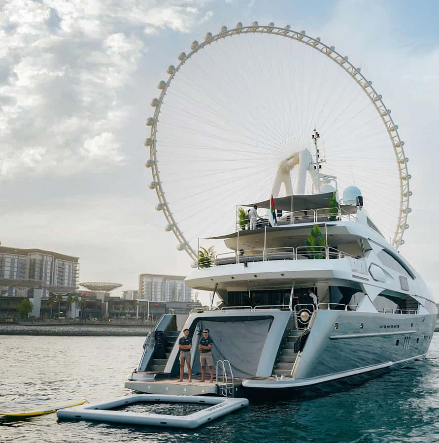 Sunseeker Superyacht: VIP Dinner, Premium Drinks& Live Music - Boarding at Dubai Harbour, and how the 3-hour experience usually flows