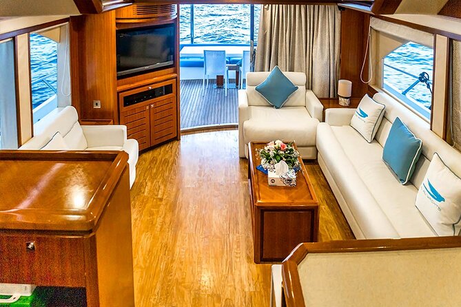 Sunset escape on Bluemoon 64ft from Dubai Marina to Atlantis - Price and Value for a Group Up to 15