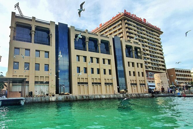 Top 10 places in Dubai with TourGuide - Palm Jumeirah, seeing the famous shape and the bigger-than-you-think scope
